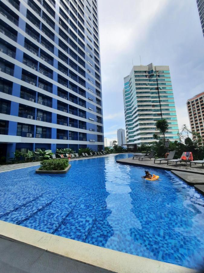 Stylish&Comfort Unit With Balcony In Air Makati Makati City ภายนอก รูปภาพ